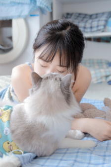 年轻的母亲在完整视频有翻译
